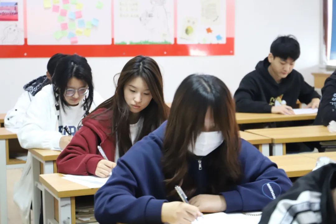 ������ͬ�W(xu��)��ɽ�|�f(w��n)ͨ�����W(xu��)У���W(xu��)���e���＾��һ���¿�