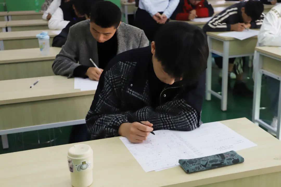 ������ͬ�W(xu��)��ɽ�|�f(w��n)ͨ�����W(xu��)У���W(xu��)���e���＾��һ���¿�