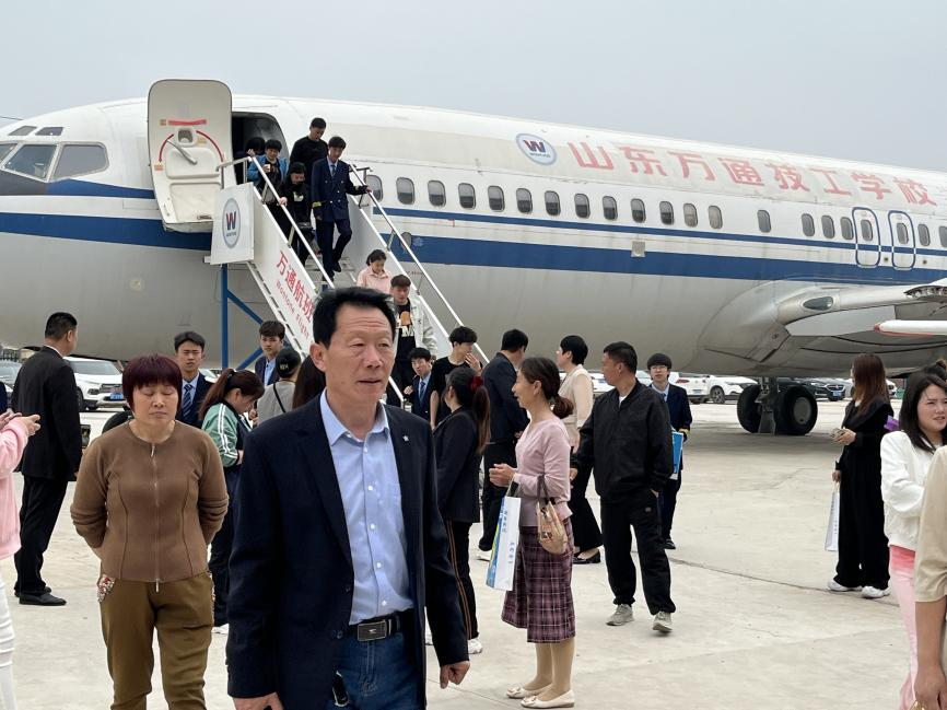 ��һ��У�_���ա��fͨ�����텢�^ح�¼��g(sh��)�w�(y��n)�ЌW(xu��)�ΌW(xu��)֮����׌�����𺽡�