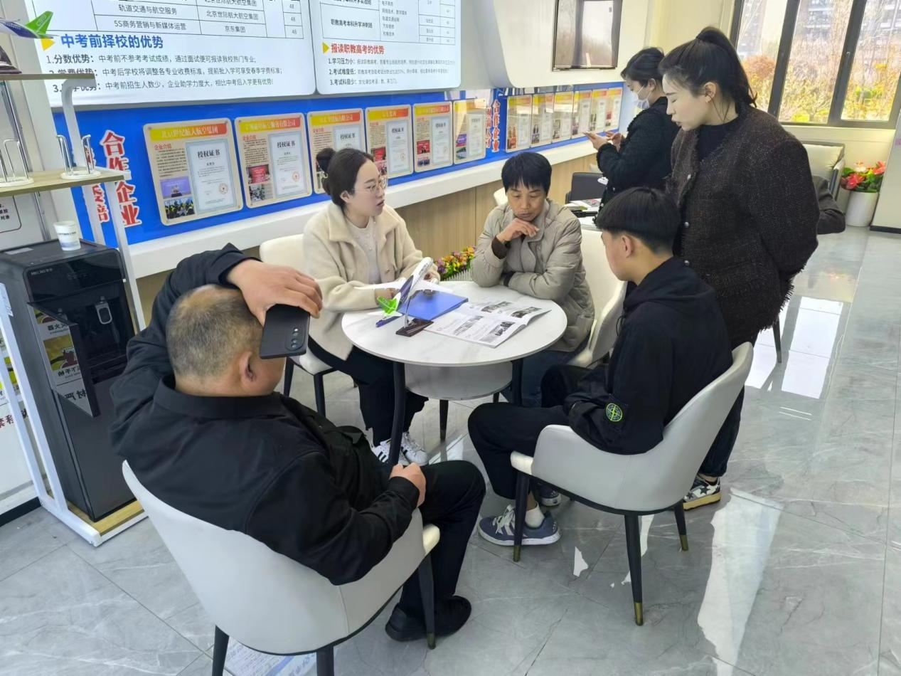 ��һ��У�_���ա��fͨ�����텢�^ح�¼��g(sh��)�w�(y��n)�ЌW(xu��)�ΌW(xu��)֮����׌�����𺽡�