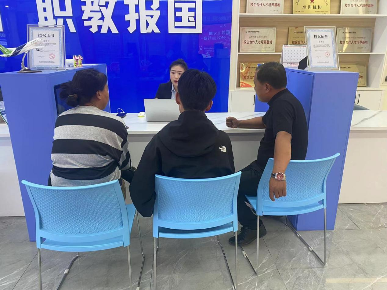 ��һ��У�_���ա��fͨ�����텢�^ح�¼��g(sh��)�w�(y��n)�ЌW(xu��)�ΌW(xu��)֮����׌�����𺽡�