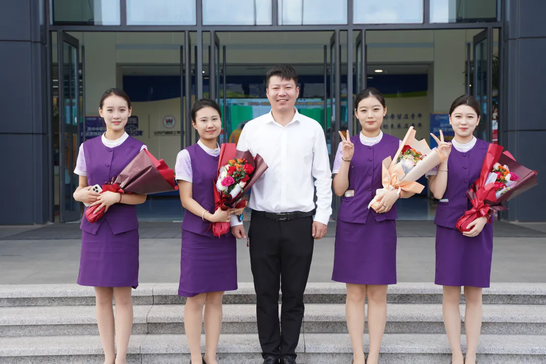 ��ã��W(xu��)��|ɽ�|�fͨ�ܳ�У�ш�(b��o)����A�M��Ļ��������������fͨ�W(xu��)��ǰ��