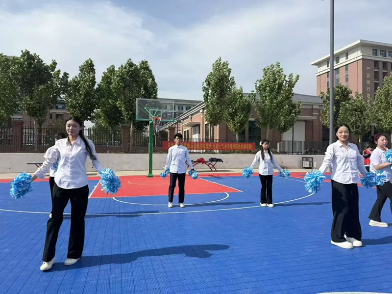��У���M��������ʮ���D(zhu��n)�W��߀�ЙC���������˽�ɽ�|�fͨ���@��Ժ���������V��