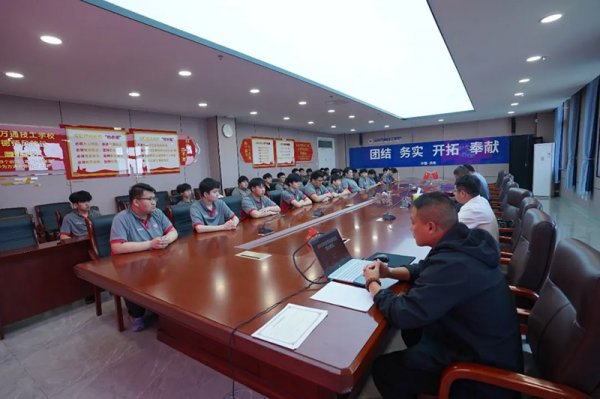 ��������(m��ng)����ǰ�Z������ɽ�|�f(w��n)ͨ�W(xu��)У��܇���I(y��)&���|�B(y��ng)܇��ǰ��(qi��ng)���A�M�Y(ji��)����